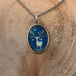 Blue Buck Simple Frame Cameo Necklace